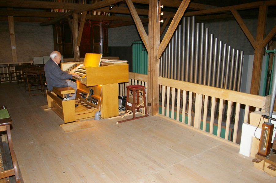Intérieur du Musée Suisse de l'Orgue à Roche dans une ancienne grange
